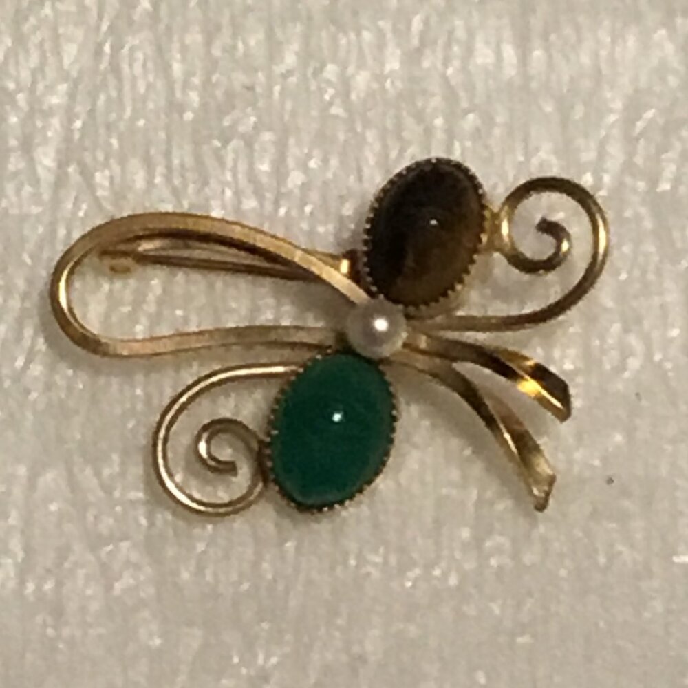 Vintage and very lovely Well's 1/20 12K gold filled scarab & pearl brooch